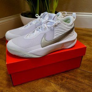 Nike Team Hustle D10